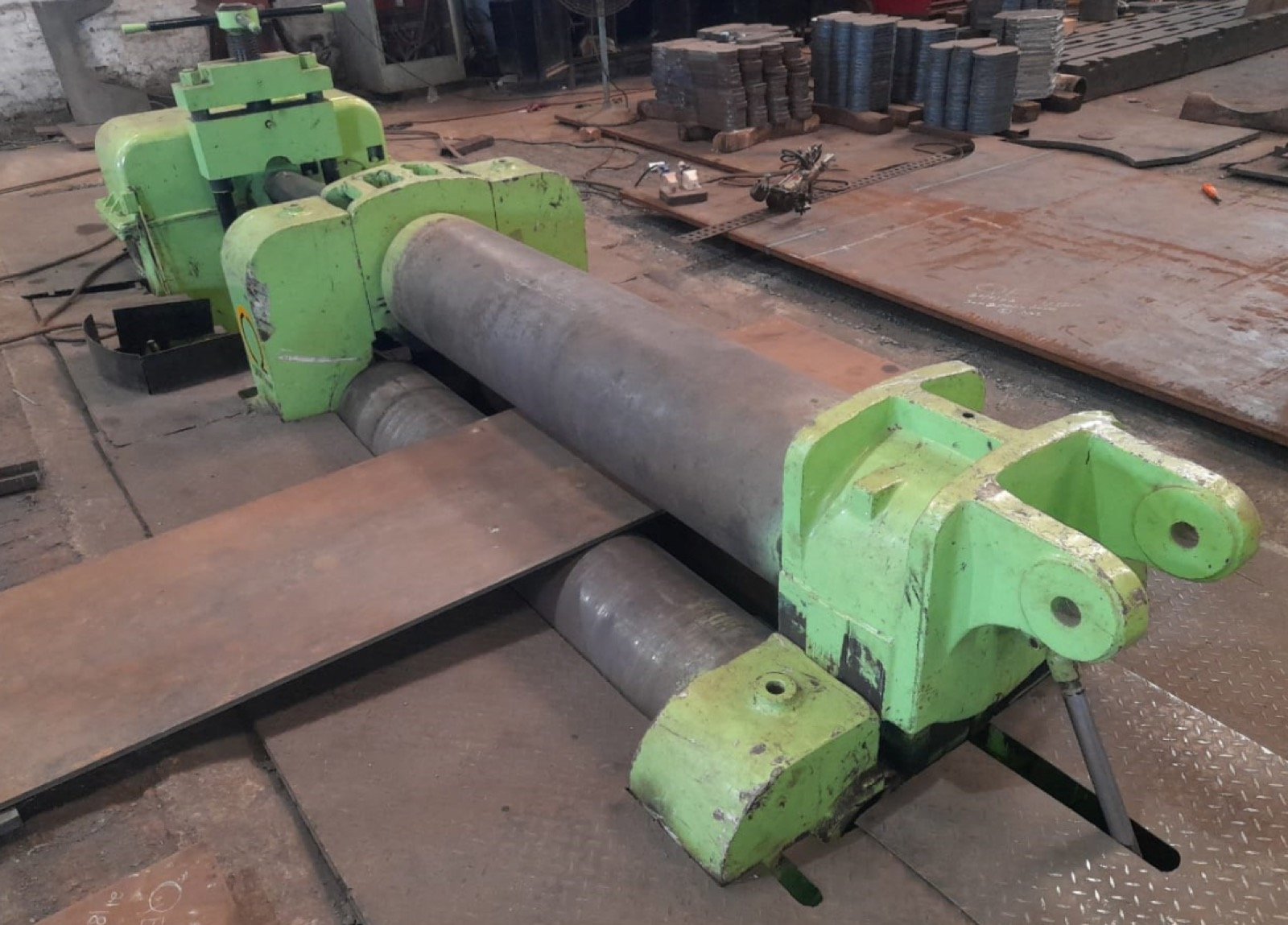 Plate rolling machine