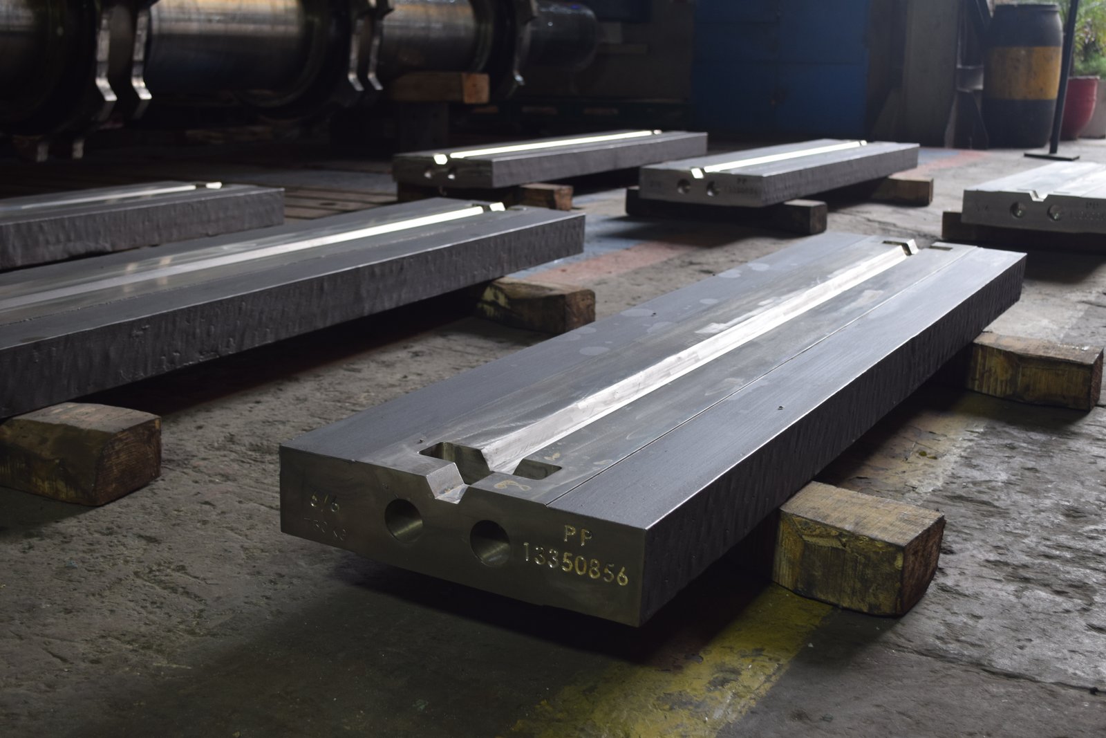 Crusher blow bars